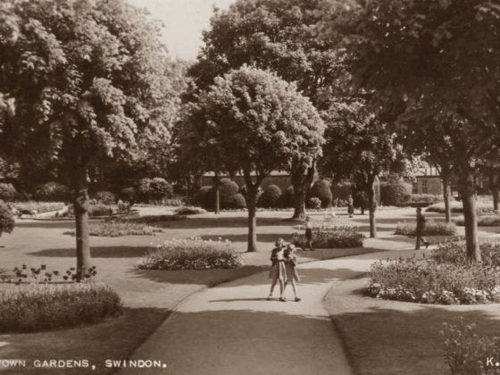 Historic image of the Town Gardens Westlecot Lawn